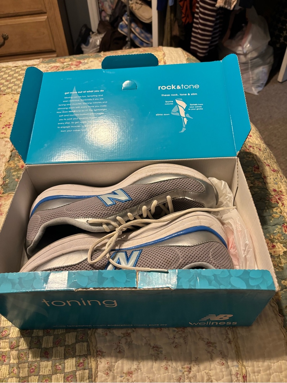 New Balance Women’s Gray & Blue Toning Sneakers 10.5